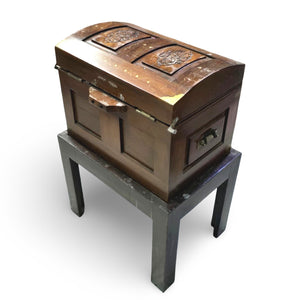Pirate Treasure Chest with Detachable Stand